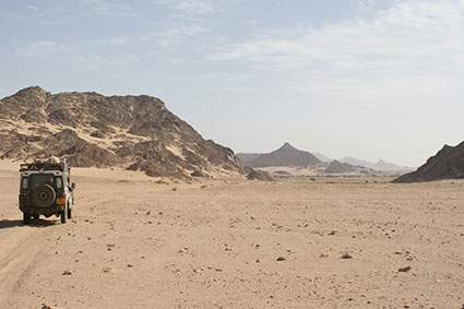 Traveling Sahara Land rover