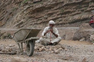 Reisverhalen Pakistan muzikant langs de weg