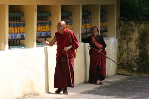 Reisverhalen in noord India de monniken in McLoud Ganj