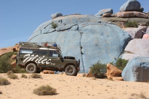Land Rover visiting the Blue Rock in desert Marocco