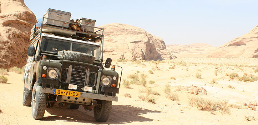 De reisverhalen van Miles To Go brengen de Land Rover naar Jordanie